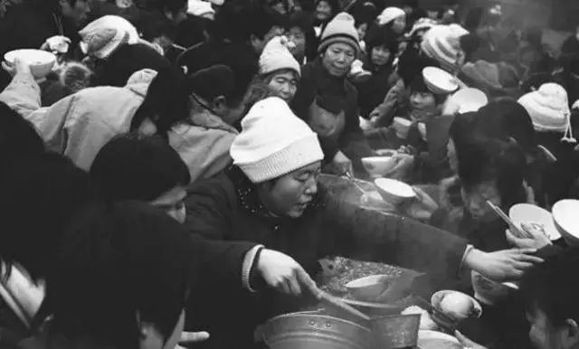 老照片人民公社大食堂