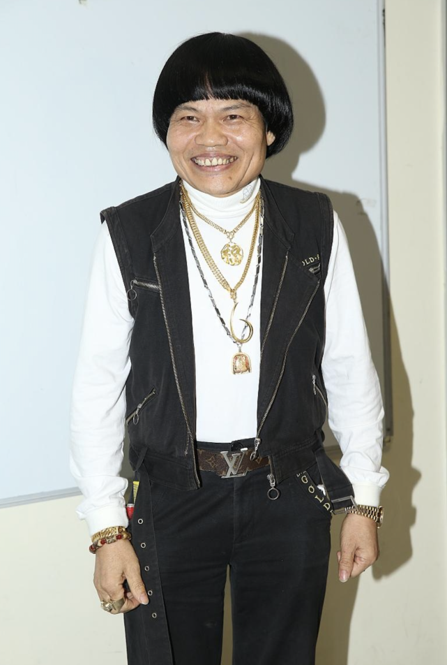 在众多人眼中,吴孟达只是一个艺人,一个笑匠,但是人格情操上,是能够将