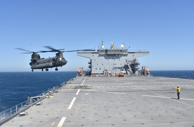 台名嘴:解放军研发077海上移动基地舰,强化两栖战力