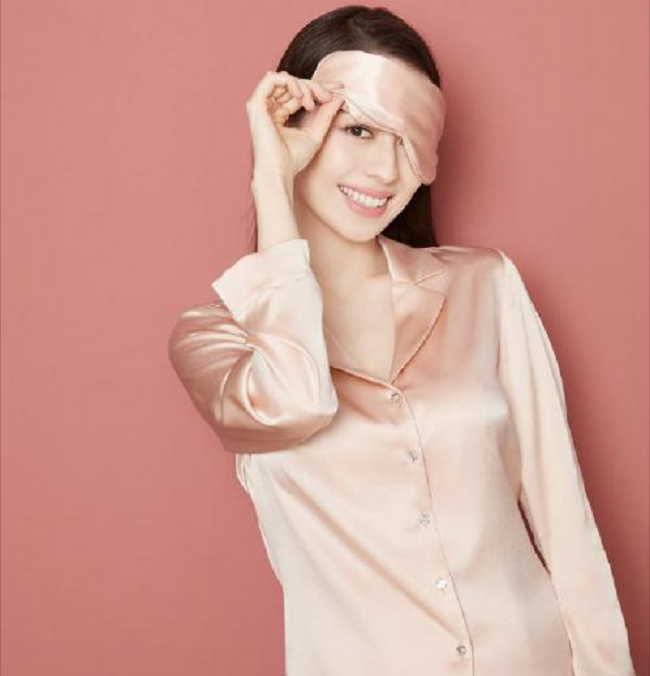 月子期复工吉娜身材仍完美网友媳妇坐月子老公胖成球