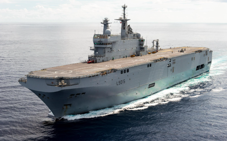 法国海军"西北风"级两栖攻击舰"雷电"号和护卫舰"絮库夫"号,已于2月18