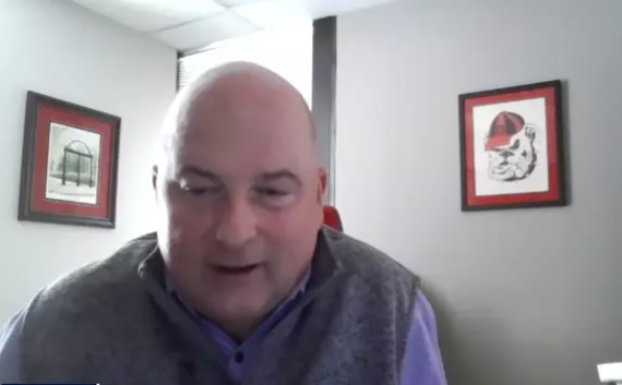 新冠|美国男子称感染新冠一年后 仍感到呼吸困难