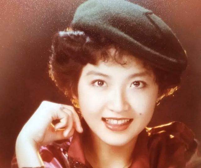 香港著名女星恬妞经历两段失败婚姻女儿打扮男性化为护母成同性恋