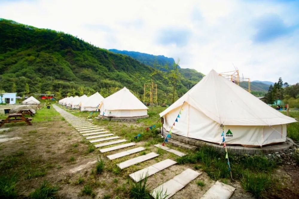 虹口漂流开漂五一就去耍两天吃的耍的住的我都给你安排好啦