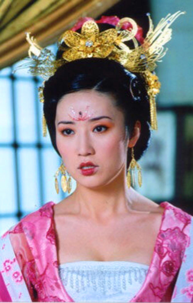 "玳姬"之后,张彤出演了《至尊红颜》中的"王皇后",还演过聂远版《雪山