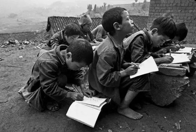 我想替这个世界,抱抱 这个苦孩子