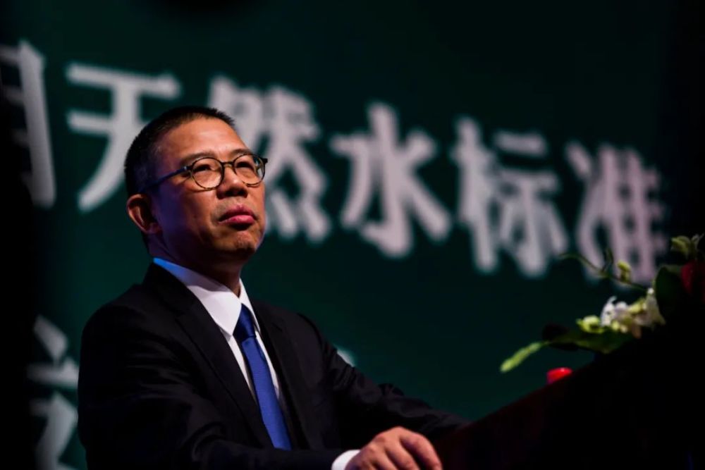 世界上首富排行榜_世界首富换人,身价1.63万亿,可抵6个马云,中国消费者贡献25%