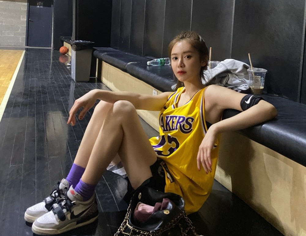 太阳胜湖人女主播却成为亮点网友称喜欢美娜7年多弹幕炸了