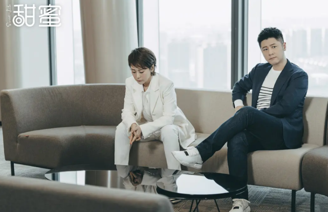 热播电视剧《甜蜜》大结局:任重双腿跪地向海清求婚,这是拜年呢?