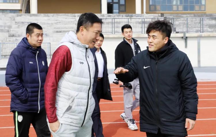 知名球星曲波即将签约国科大附属学校为青岛培养更多追风少年