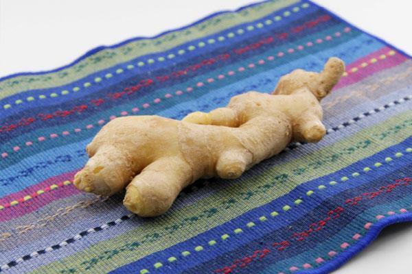 生姜|一招解决“大肚腩，小肚子”！生姜配两物一起泡水喝，简直绝了