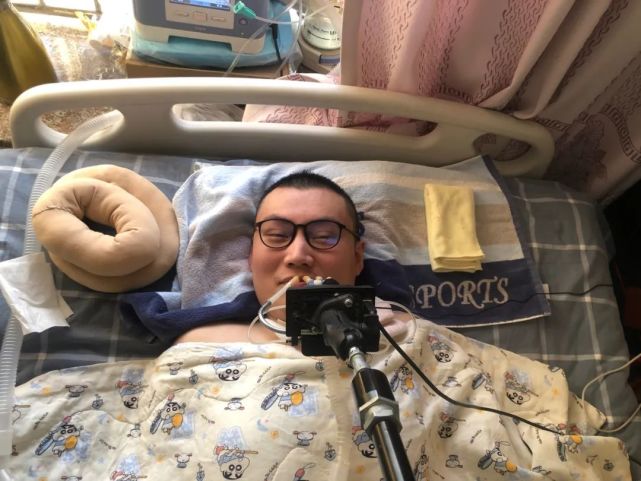 90后消防员摔断脖子无法自主呼吸:仅能控制头部怎么过好这一生