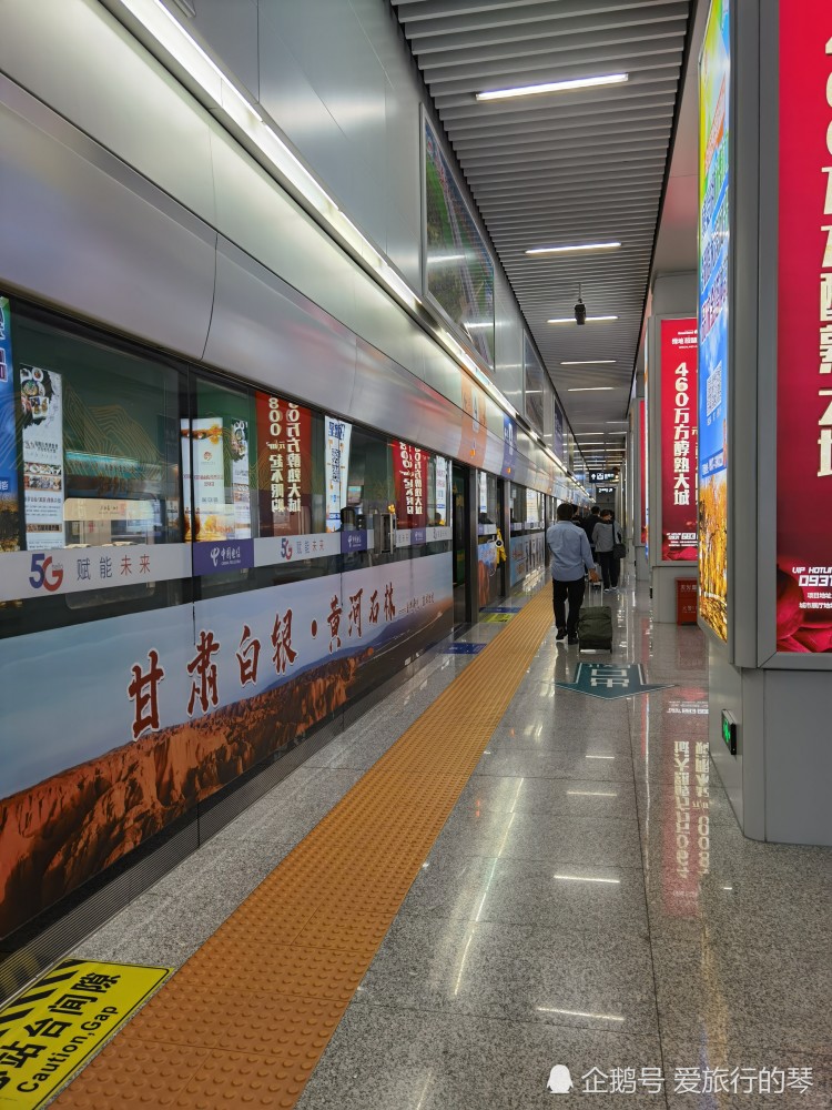 女汉子独行西北班车游第1天,夜宿兰州中川机场,椅子上坐了一晚