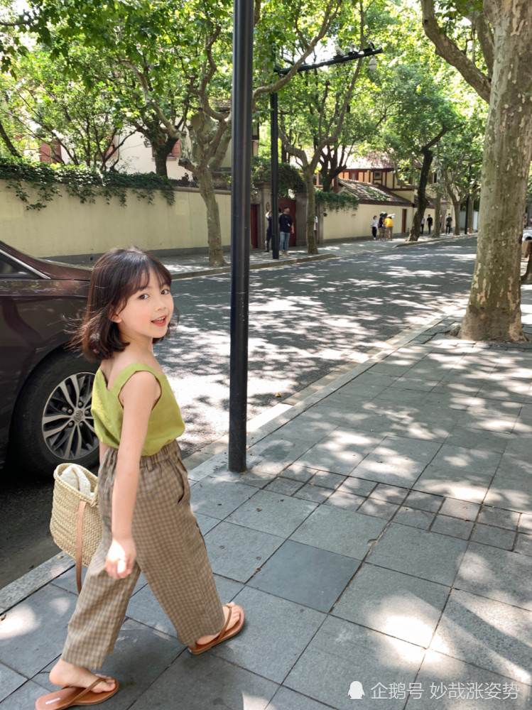 妹妹的可爱街拍今年最喜欢的一组照片 小妹妹的逛街照