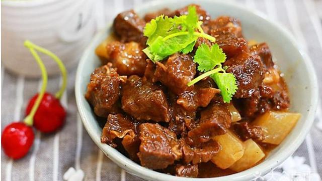 晚餐:糙米饭半碗 炒四季豆 清蒸鱼一条 白萝卜汤(白萝卜50克) 番茄1个