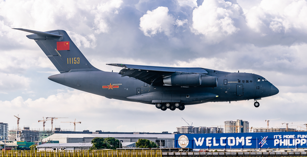 不过,在28日,美军侦察机却罕见的没有在克拉克机场加油,而是前往文莱