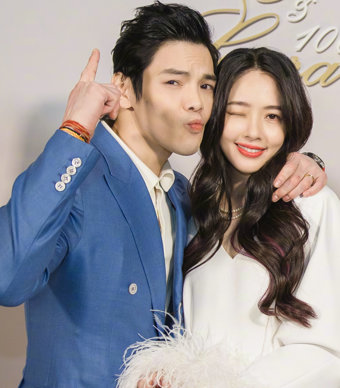 向太一家现身被拍与萧敬腾在街头热聊郭碧婷素颜状态我看呆了