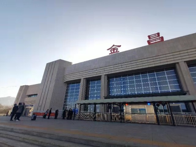 金昌开出首张禁烟罚单男子在火车站候车室吸烟被罚款100元