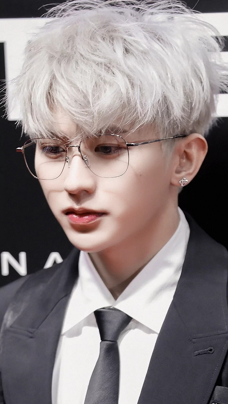 银发造型的男明星,肖战撕漫男,范丞丞很飒,被蔡徐坤圈粉了!