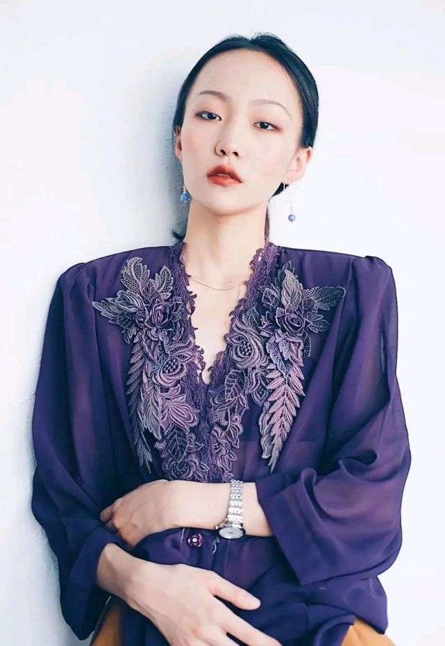 邵雨轩的个子,可以说是非常高的,无论什么款式的衣