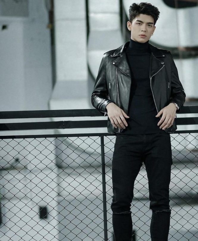 男主由joss饰演,1996年生189cm大高个,长相帅气,腹肌人鱼线上来就秀