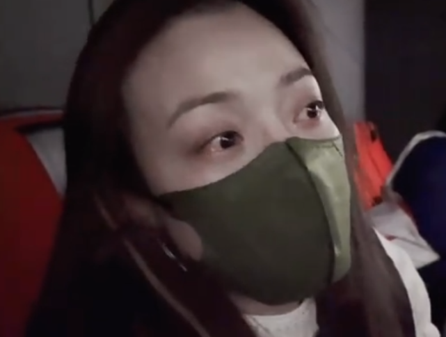 容祖儿看你好李焕英眼睛都哭红了直言成了张小斐女儿粉