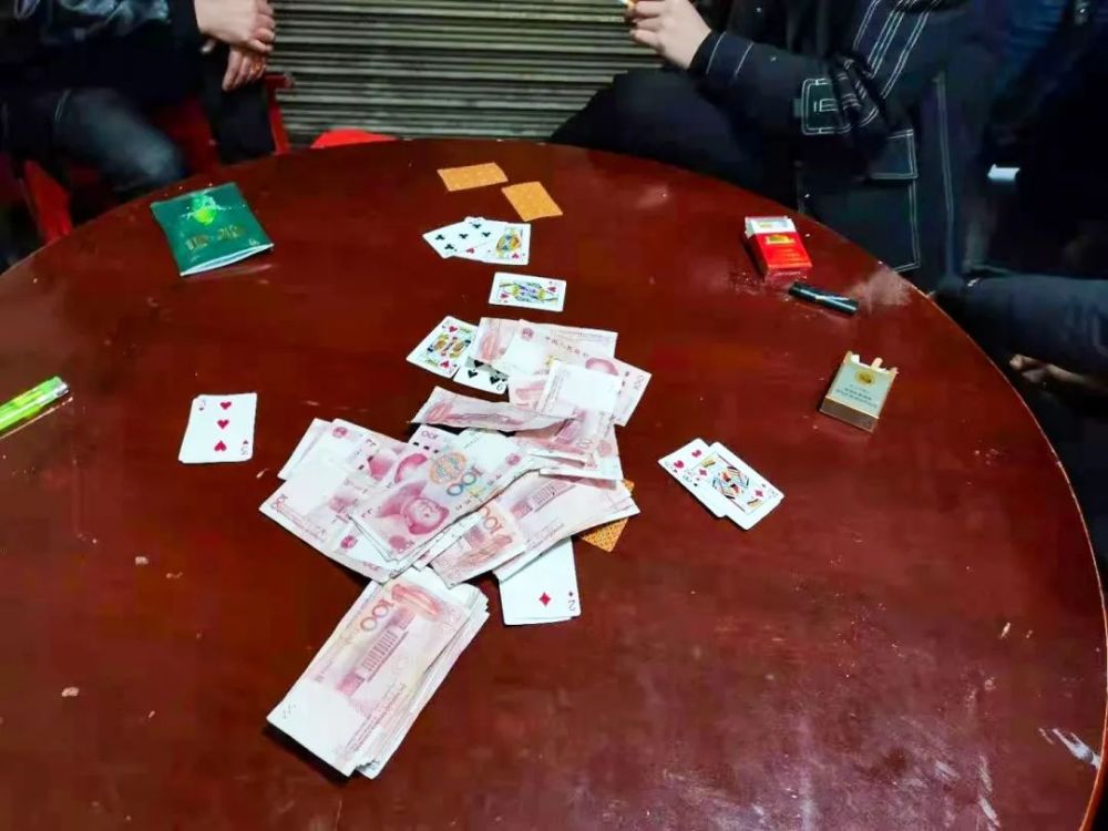 邵阳窝点内15名男女聚众干这事被警方一锅端