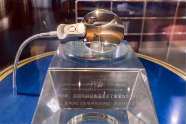 月壤|嫦晤月壤样本被公开！含有大量玻璃颗粒，美国“假登月”被证实？