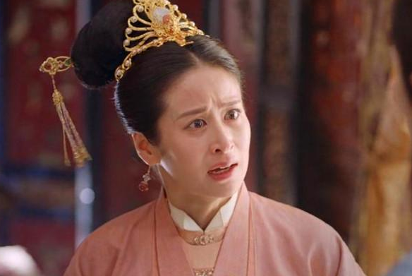 了,简直是配角中的配角,说她是打酱油的也不为过,在剧里她饰演秦姨娘