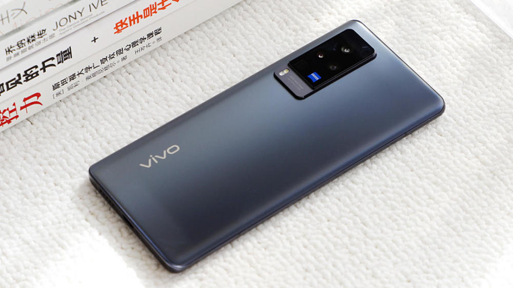 屏幕前不了解vivo x60 pro这部手机的朋友可能会问:"看老照片与vivo