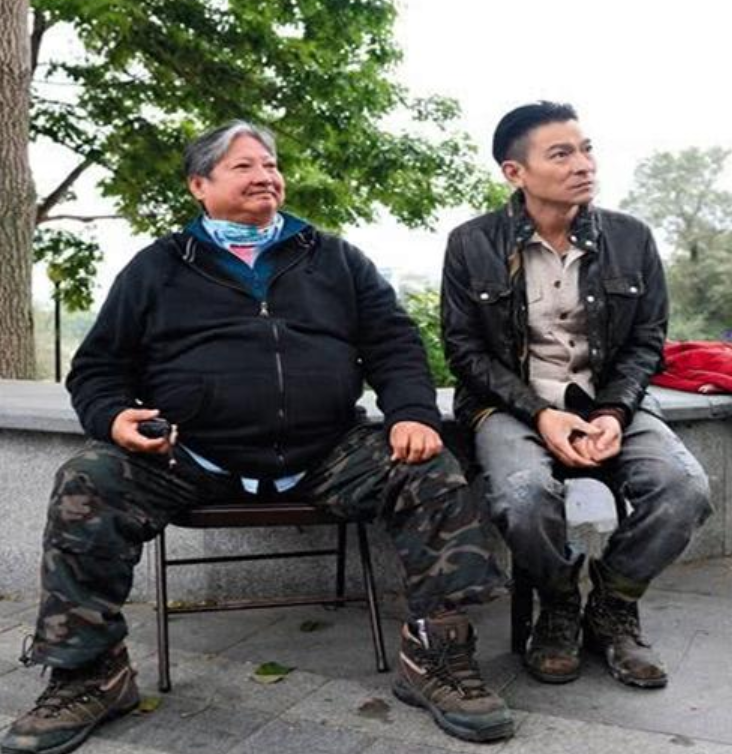 洪金宝和甄子丹也合作过很多戏,比如《杀破狼》,《叶问》等,每一部都