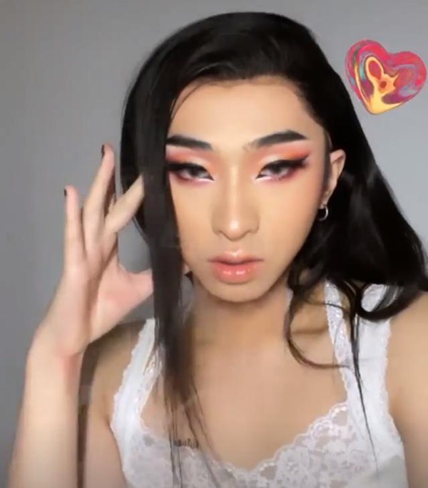 庾翰睿再发女装照伊能静表示尊重儿子网友庾澄庆都不管吗