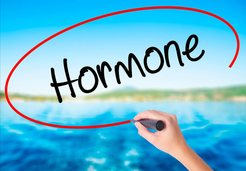 更年期|更年期或产后的女性，情绪低落、乏力的原因是什么？医生2点分析