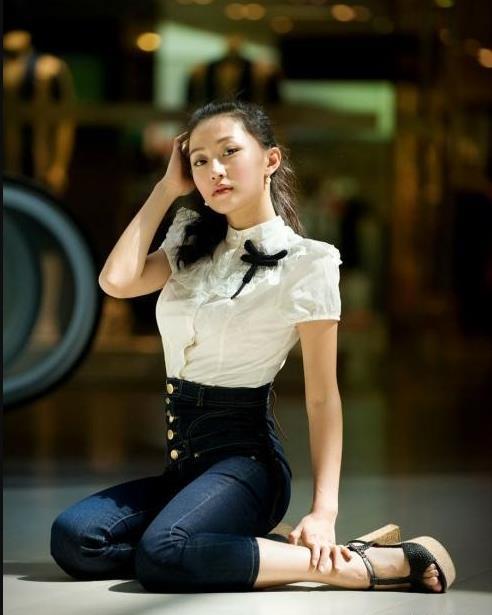 乡村爱情13宋晓峰给二丫送玫瑰花表白蒋依杉饰刘英机智化解危机