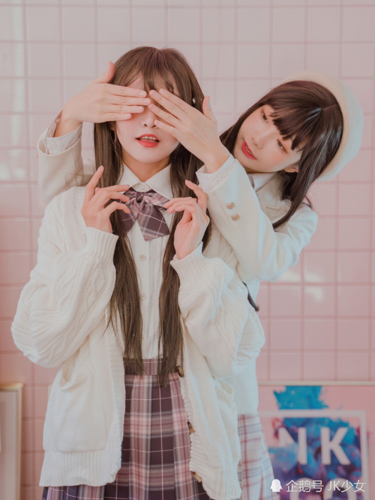 jk双子甜甜的闺蜜写真拍照姿势分享