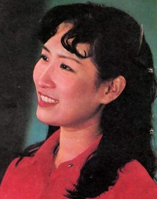 1986年遭车祸流产离婚黑猫警长沈小岑再婚老外63岁却无娃