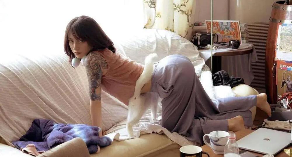 伪文青李诞的蜕变史和他老婆黑尾酱的黑历史