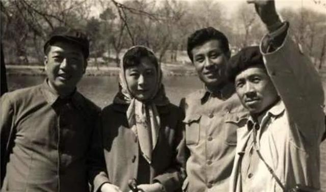88岁王心刚:为走过金婚岁月的妻子,他巅峰时隐退,成人生赢家