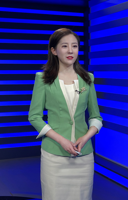 模模糊糊她以前在电视上是这样的气质主播梦菲小编一向嫉妒羡慕的同事