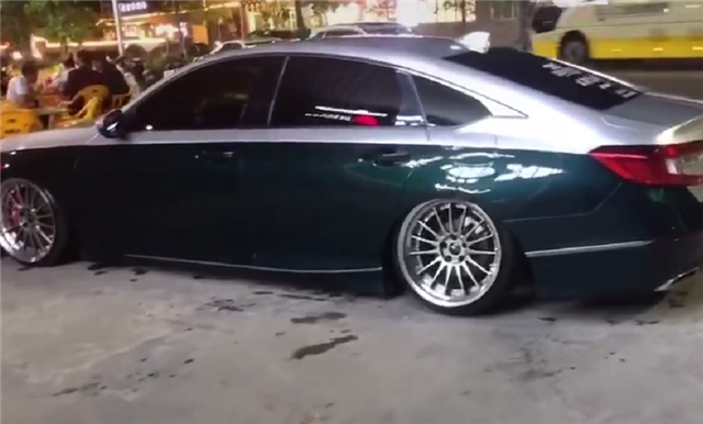 迈巴赫版雅阁杭州首台全车双拼色还配气动避震