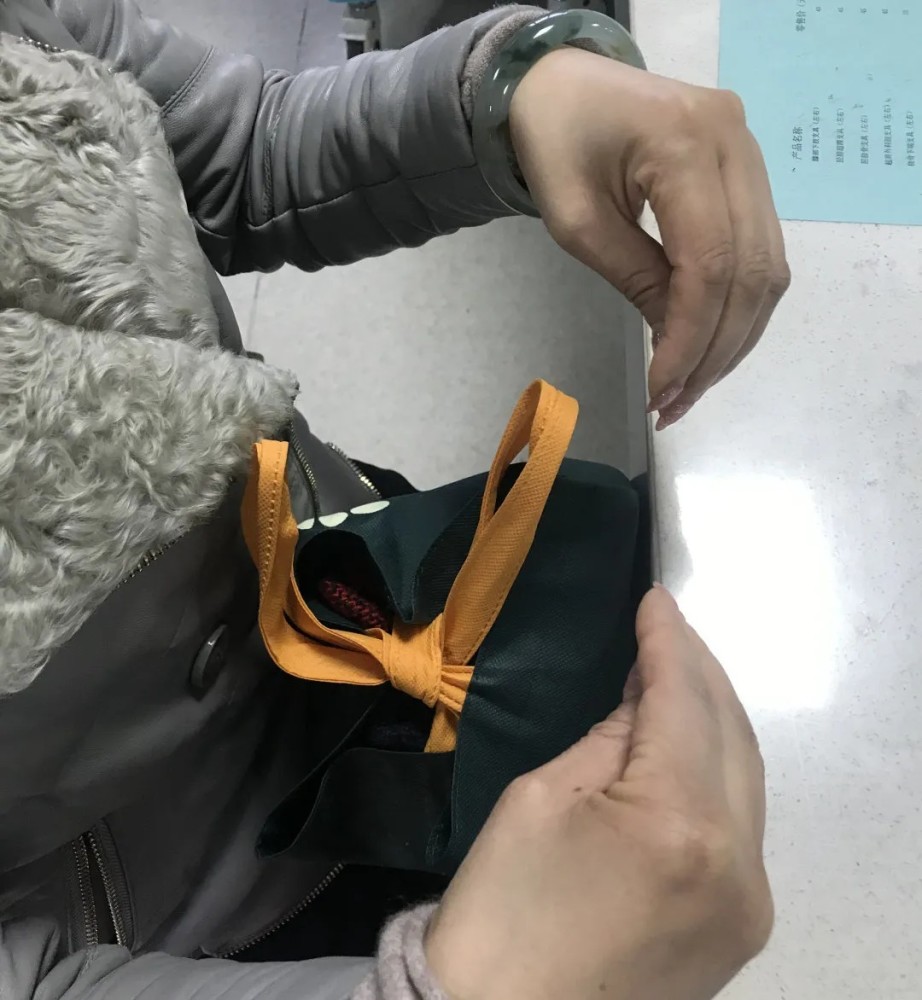 鸡爪|杭州女子跟丈夫吵架后，双手痉挛如鸡爪！医生：这是“气到中毒了”