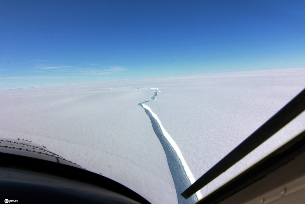 南极布伦特冰架|南极布伦特冰架一冰川发生断裂 面积约1270平方公里