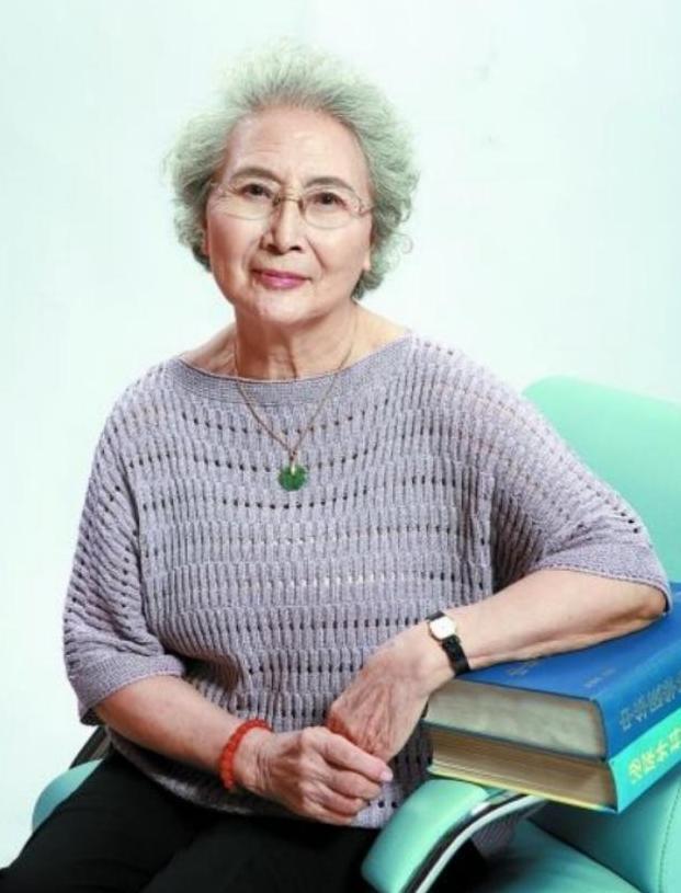 何兰芬袁霞3次穿军装2进八一厂曾丢下2月大的女儿去拍戏