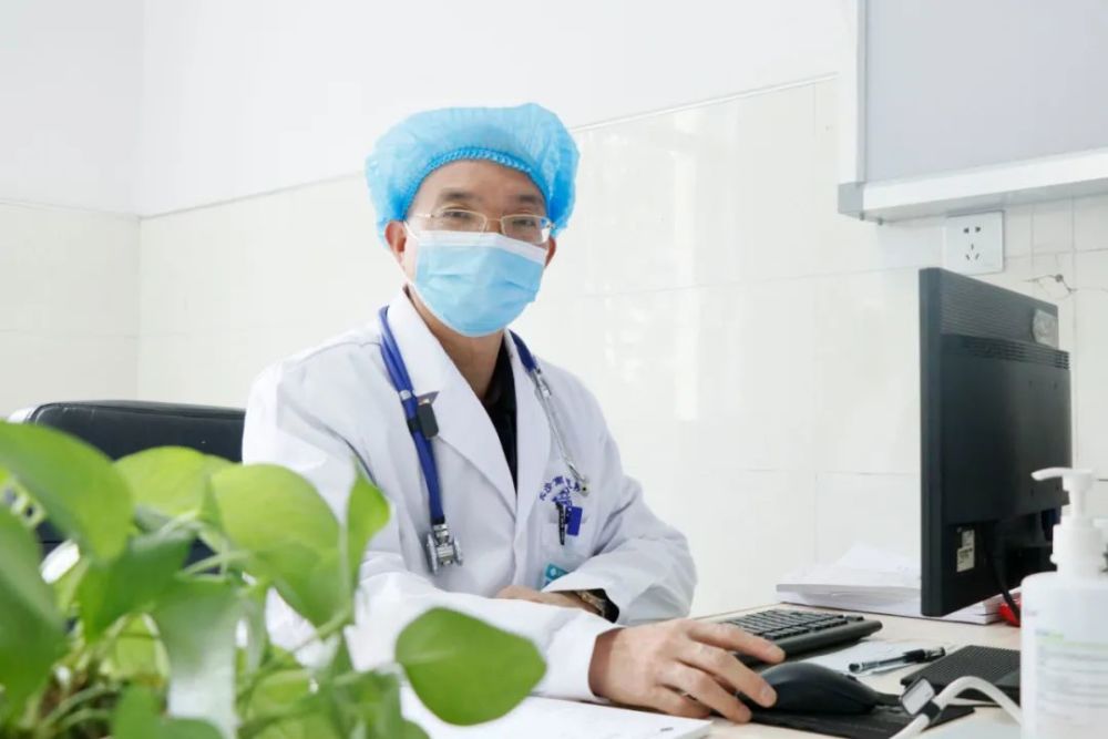 名医直通车知名消化内科专家周国华教授加盟南雅服务百姓健康