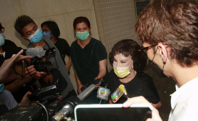 无名无分为豪门生6子,整容过度成笑话,"殡仪之星"有多荒唐?