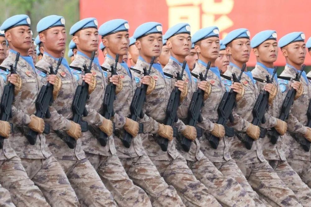 解放军新式星空迷彩服下发部队 - 实验室设备网