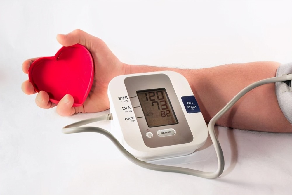 胸痛|胸痛、肩痛、呼吸困难，若有以下6个异常，可查明是不是心脏病！