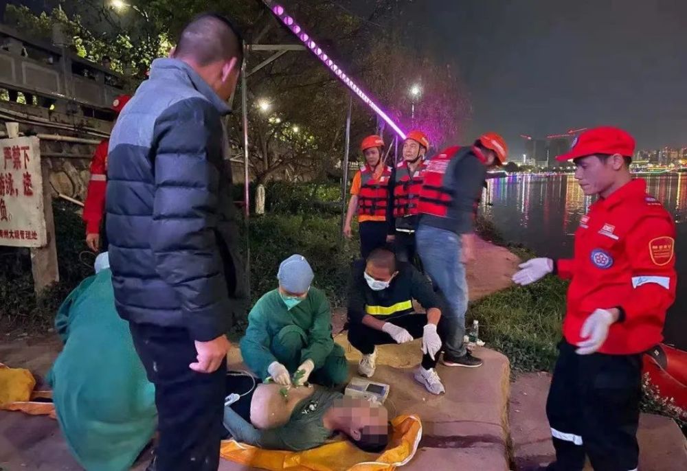 痛心东山大桥一年轻男子跳河身亡