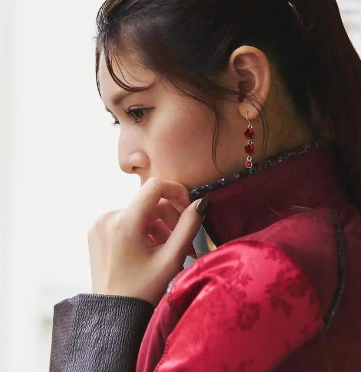 假面骑士圣刃:佩剑皮套演员公开,玲花成双面间谍