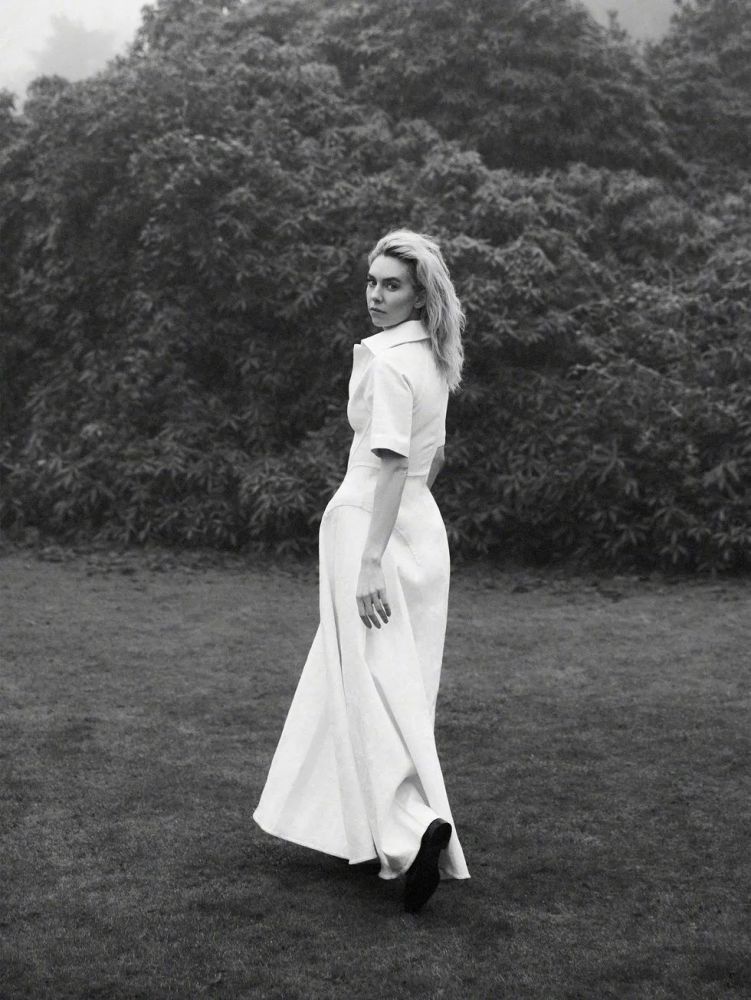 组图温柔迷人的白寡妇凡妮莎柯比